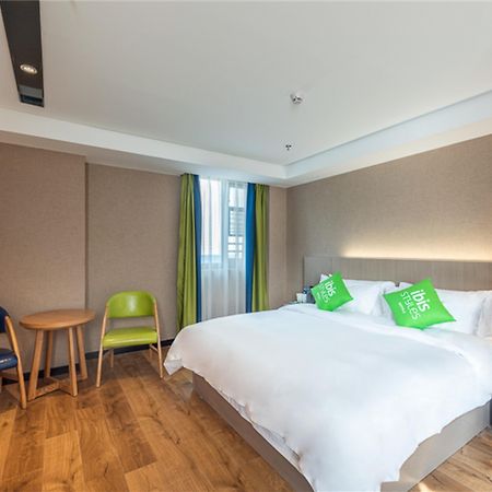 Hotel Ibis Styles Fuzhou WuYi Square Exterior foto