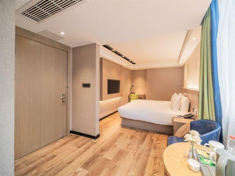 Hotel Ibis Styles Fuzhou WuYi Square Exterior foto