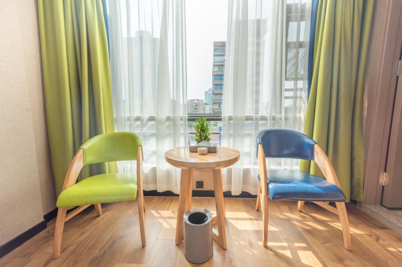 Hotel Ibis Styles Fuzhou WuYi Square Exterior foto